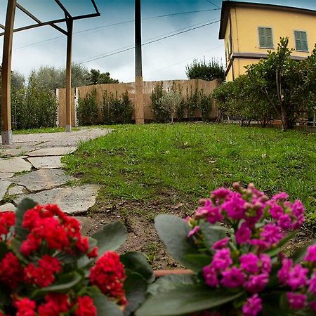 Casalou' Apartment Sarzana Bagian luar foto